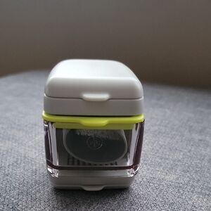 New Pampered Chef Garlic Press